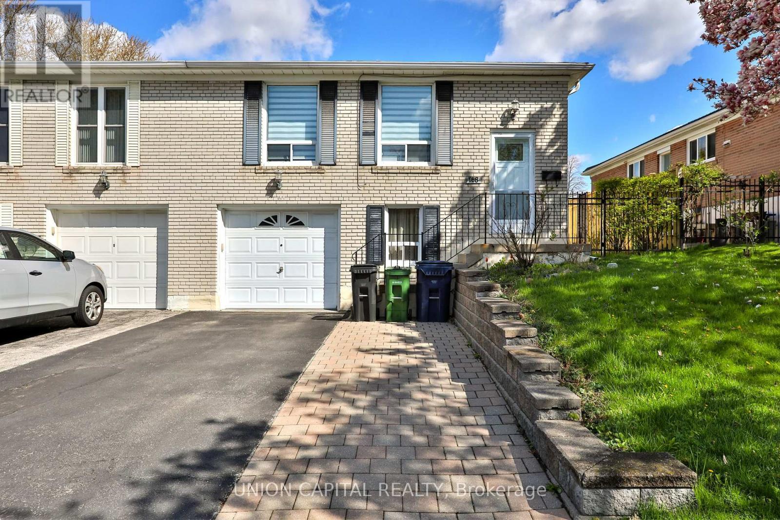 Photo of 168 Old Sheppard Avenue