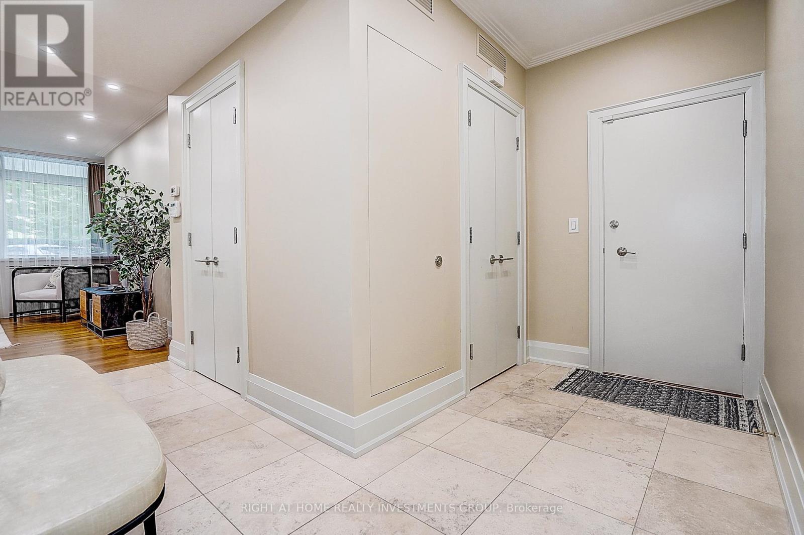 #102 500 AVENUE ROAD - 11