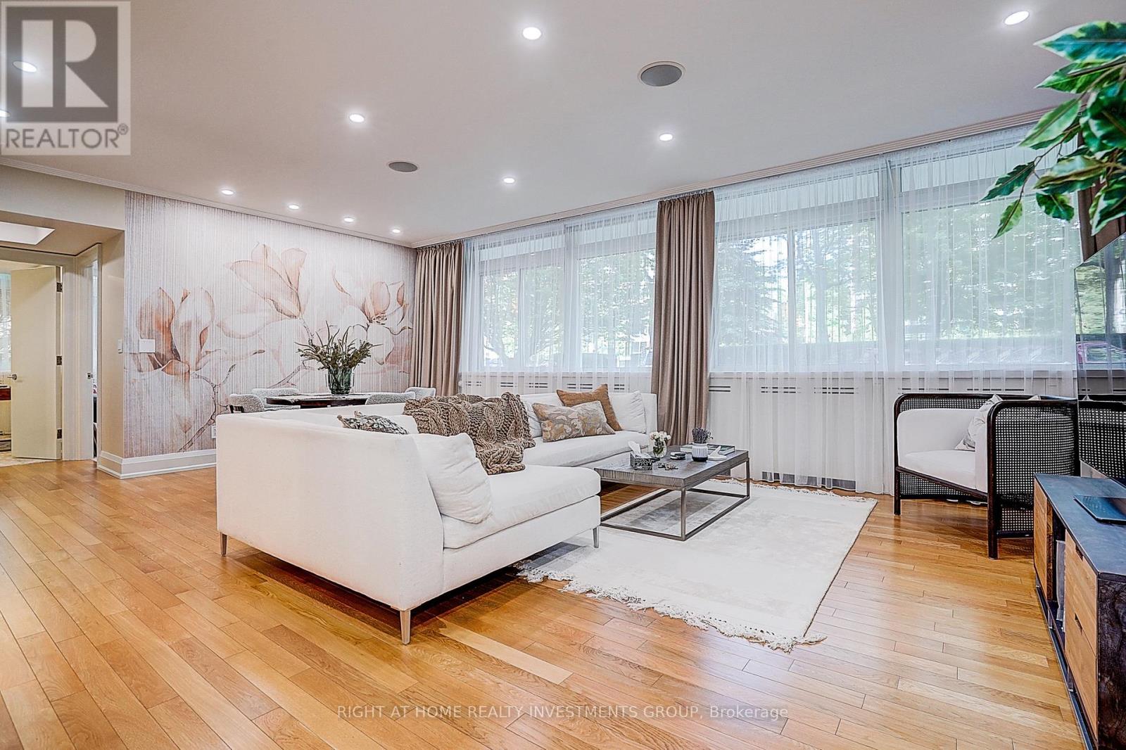 #102 500 AVENUE ROAD - 13