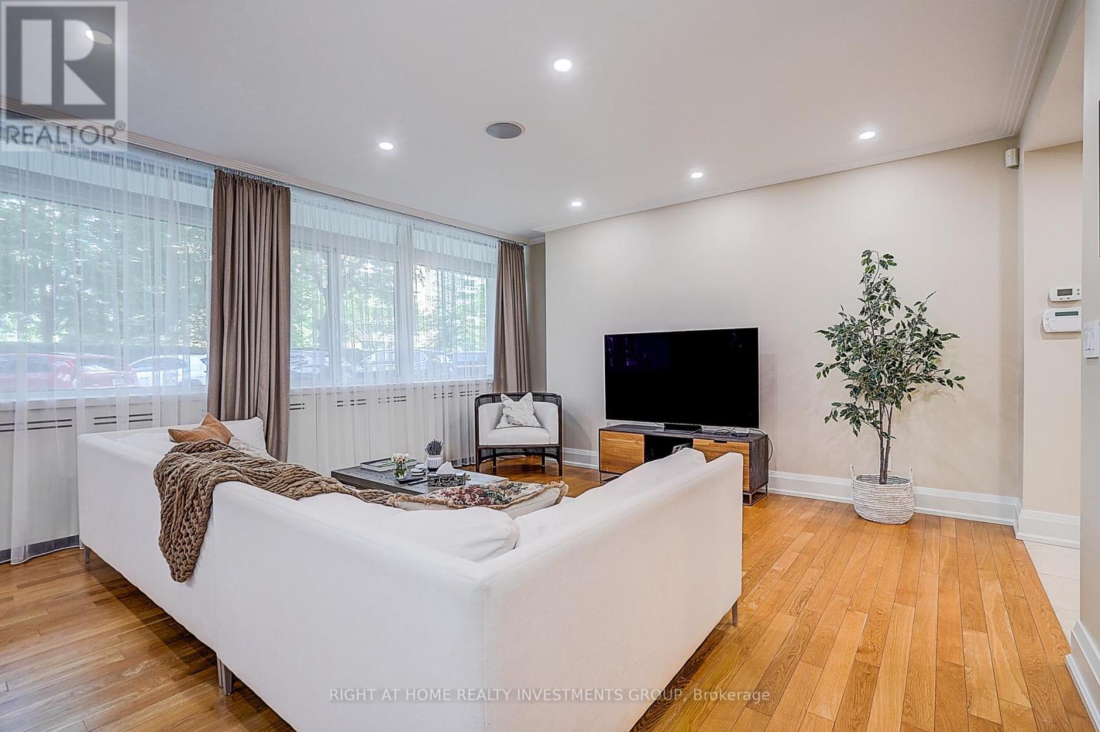 #102 500 AVENUE ROAD - 17