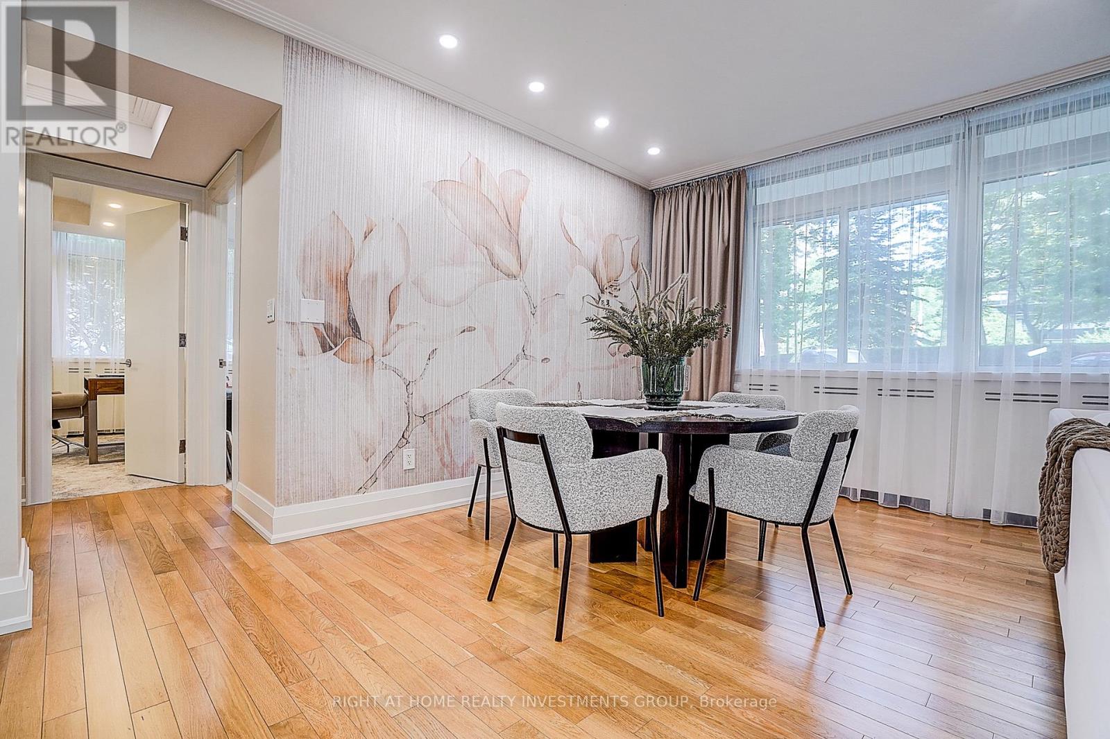 #102 500 AVENUE ROAD - 18