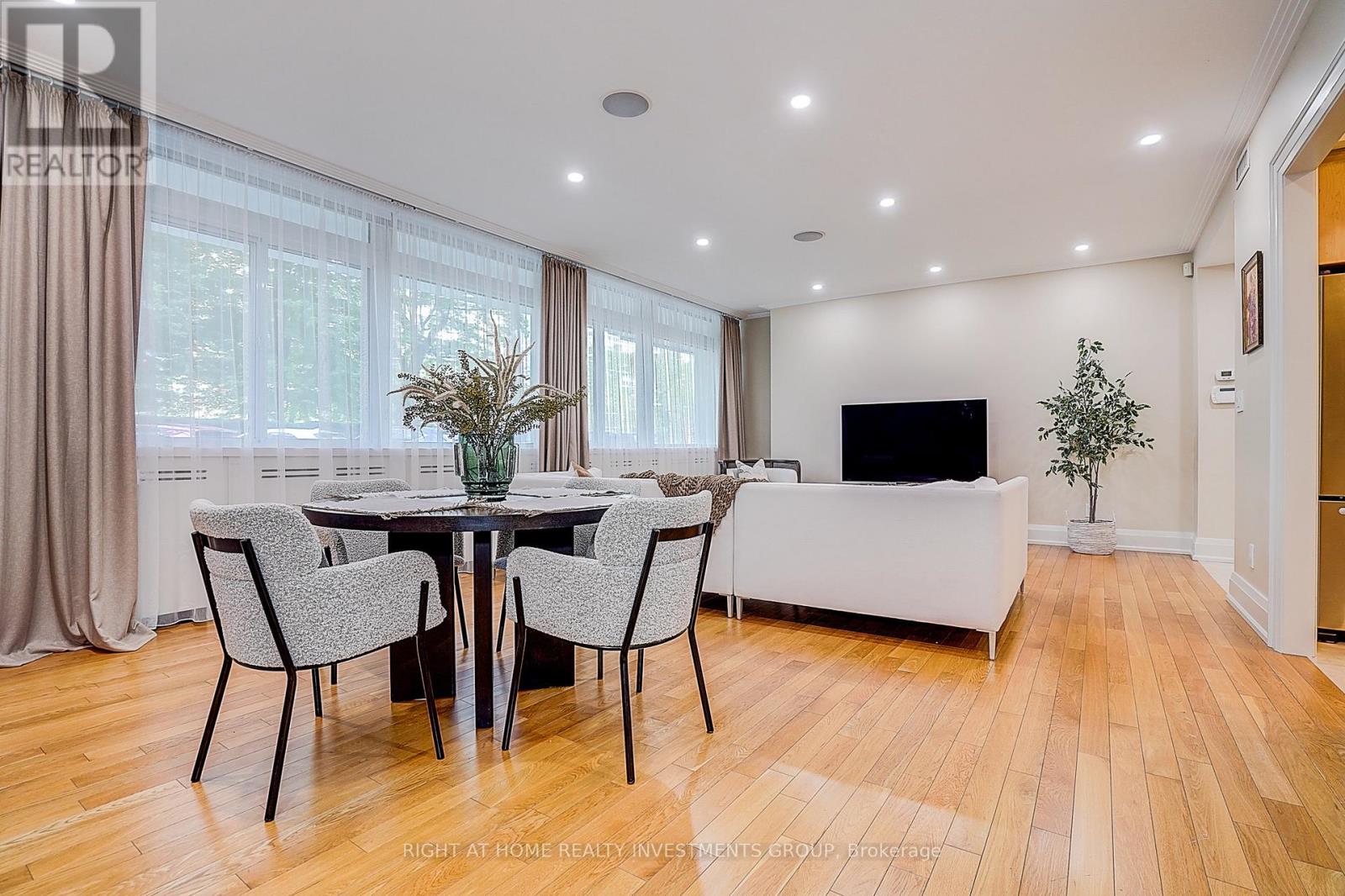 #102 500 AVENUE ROAD - 19