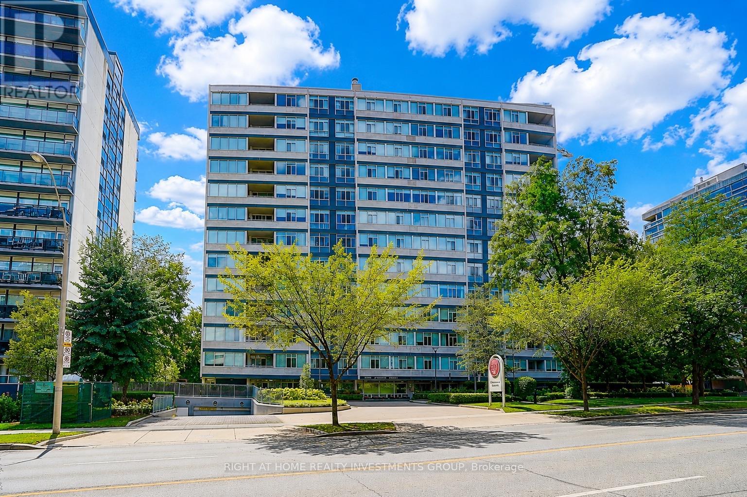 #102 500 AVENUE ROAD - 2