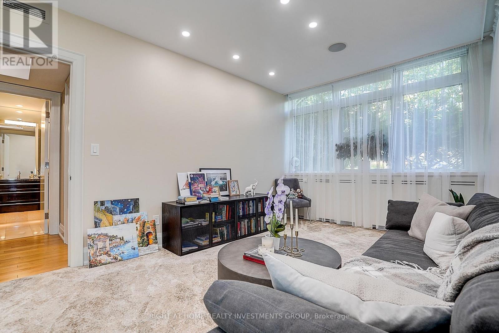 #102 500 AVENUE ROAD - Image 37