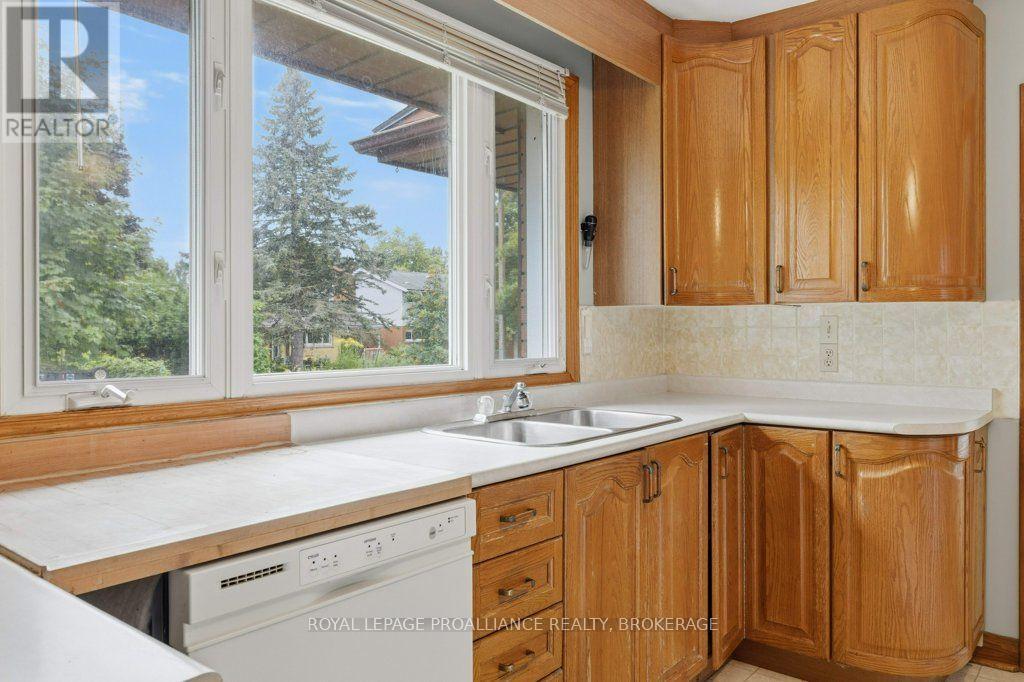 59 CAMPBELL CRESCENT - 10