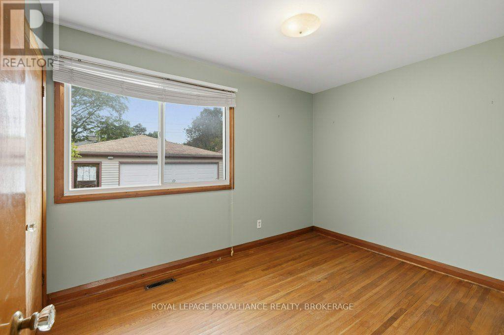 59 CAMPBELL CRESCENT - 13