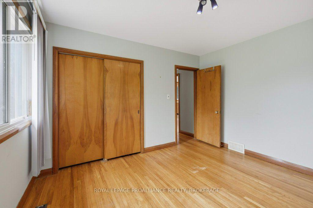 59 CAMPBELL CRESCENT - 18