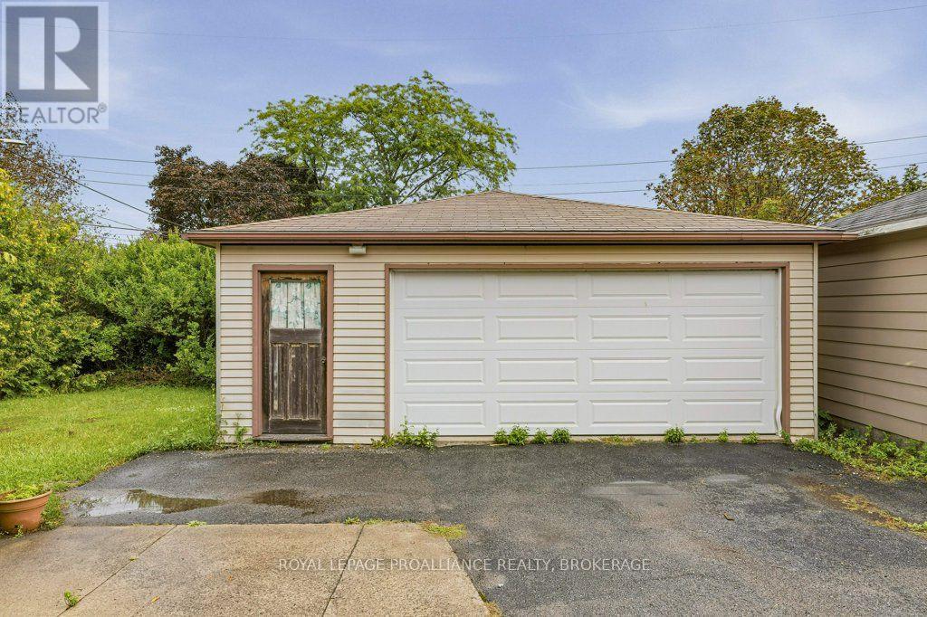 59 CAMPBELL CRESCENT - 31