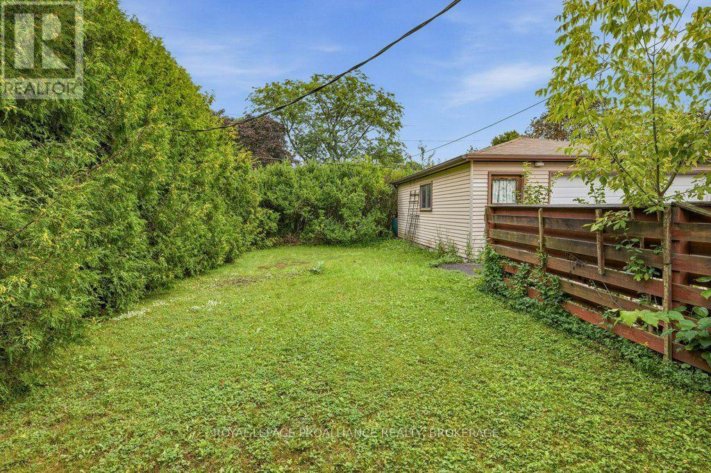 59 CAMPBELL CRESCENT - 36