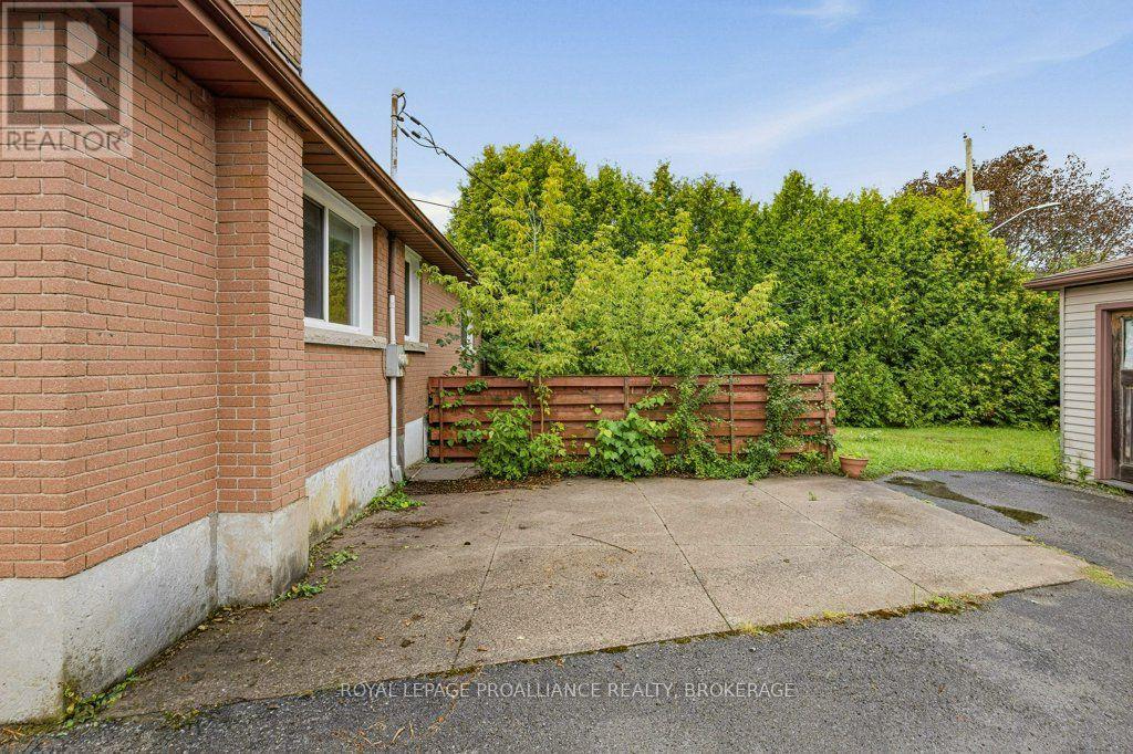 59 CAMPBELL CRESCENT - 37