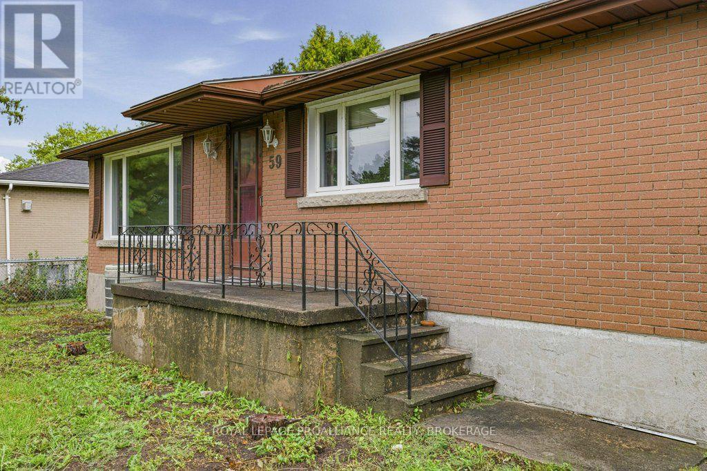 59 CAMPBELL CRESCENT - 38