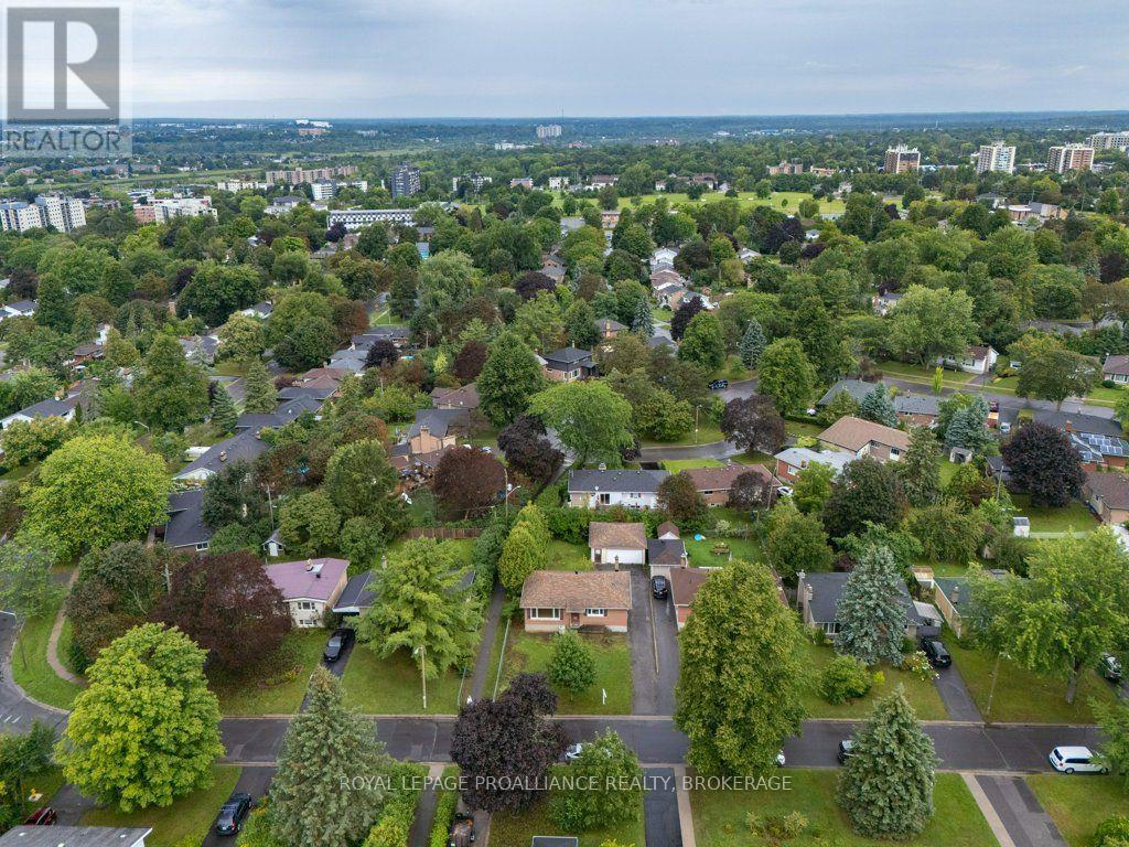59 CAMPBELL CRESCENT - 40