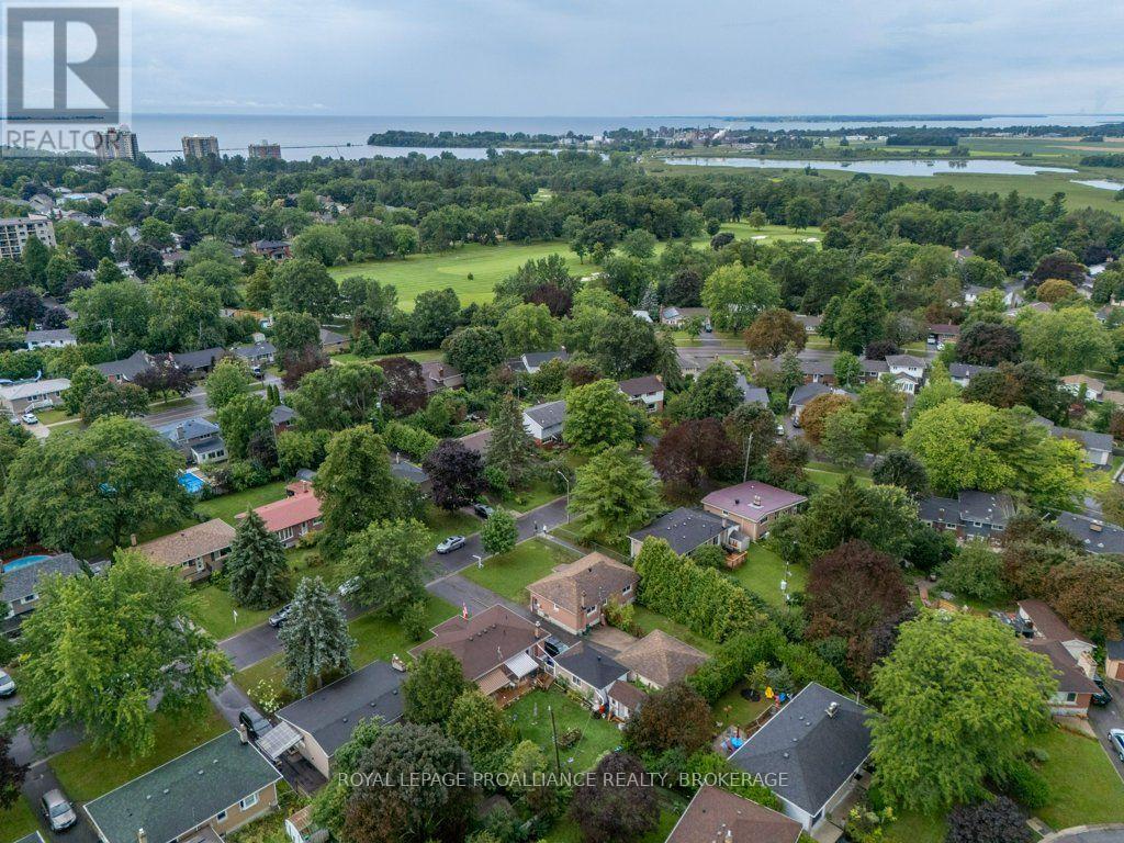 59 CAMPBELL CRESCENT - 42