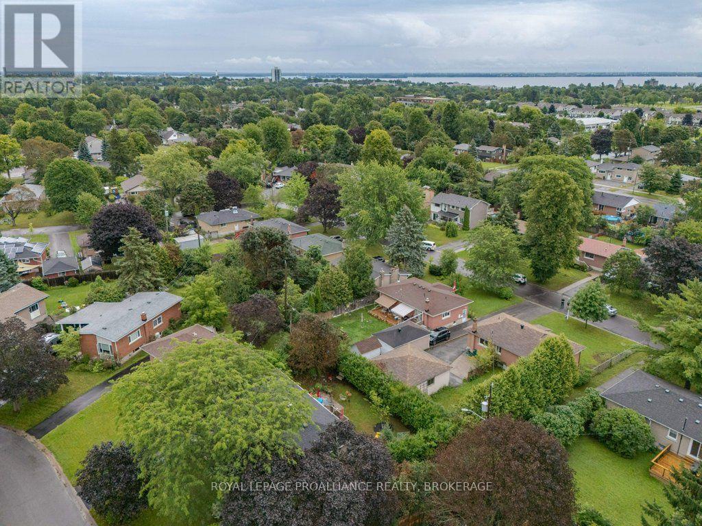 59 CAMPBELL CRESCENT - 44