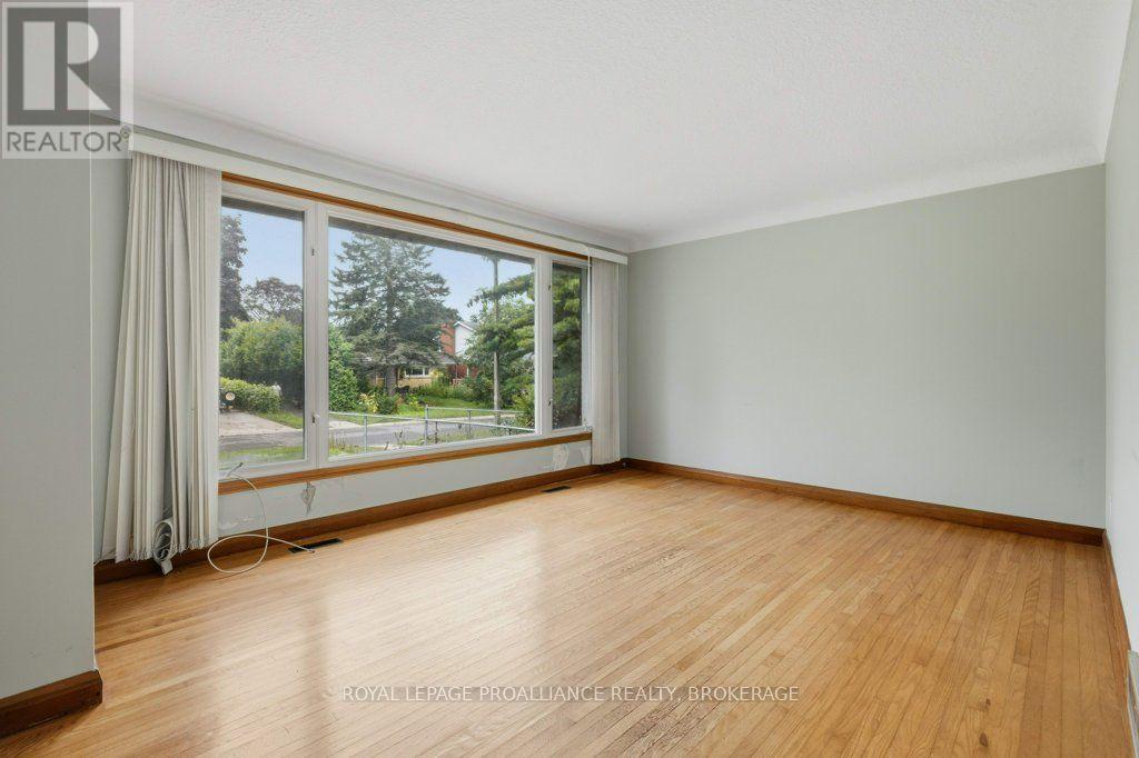 59 CAMPBELL CRESCENT - 6