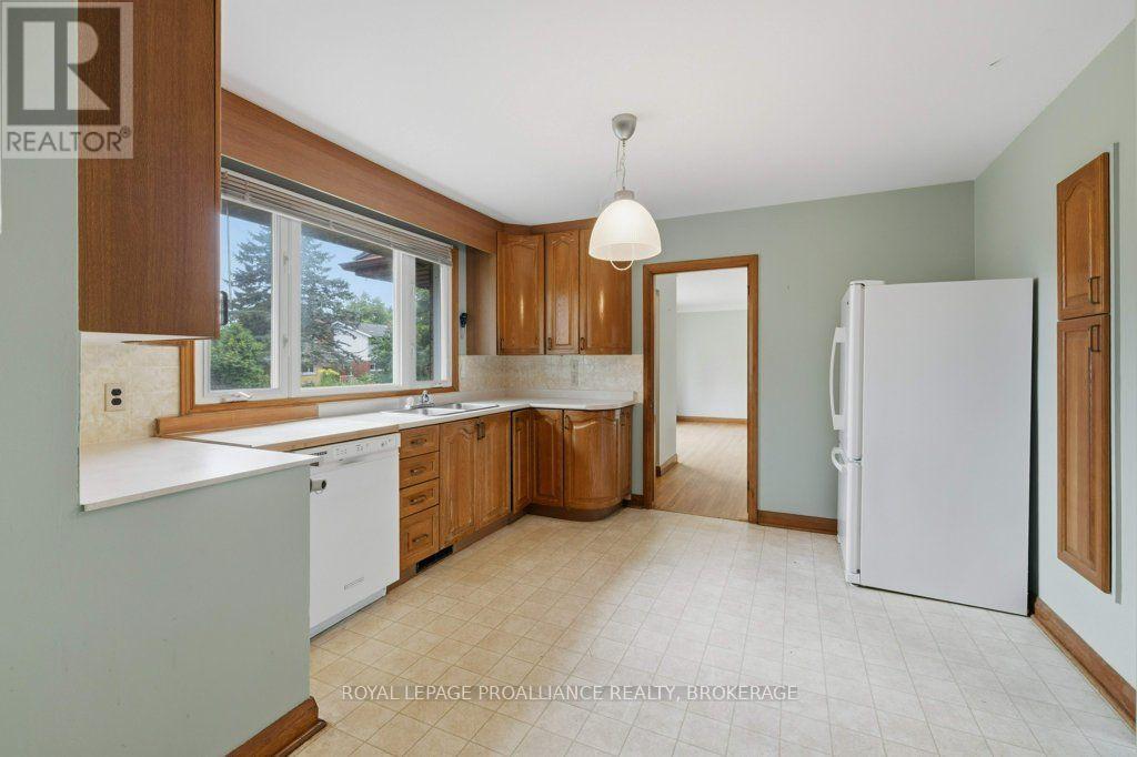59 CAMPBELL CRESCENT - 9