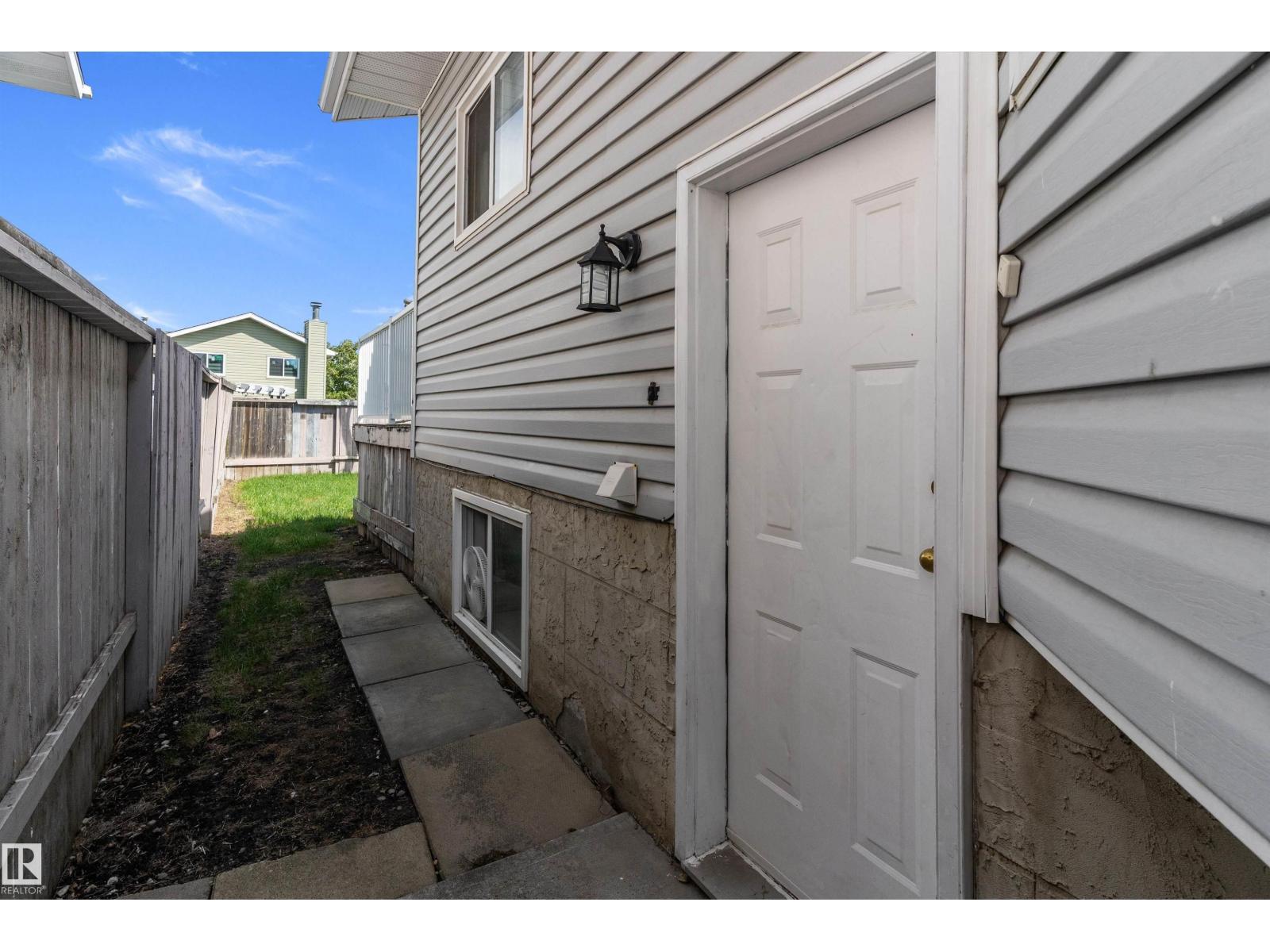 14707 33 ST NW - 36