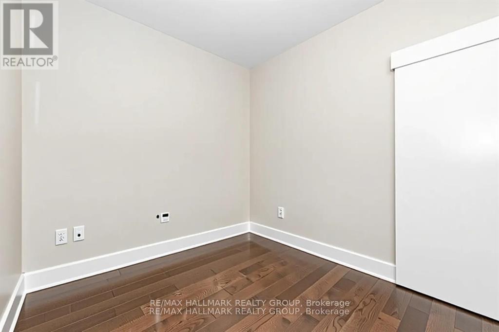 #319 101 RICHMOND ROAD - 26