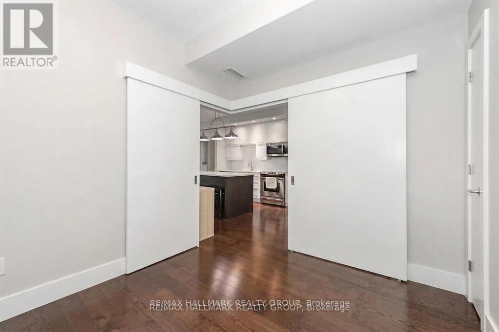 #319 101 RICHMOND ROAD - 27
