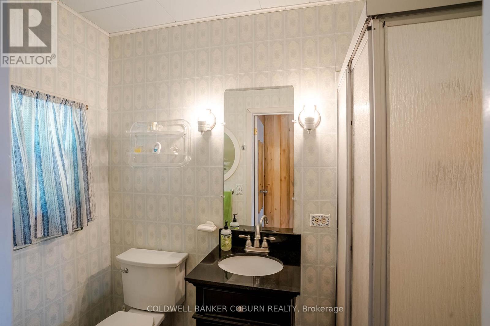 1015 OAK LANE N - Image 19
