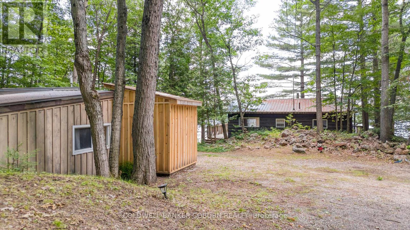 1015 OAK LANE N - Image 36