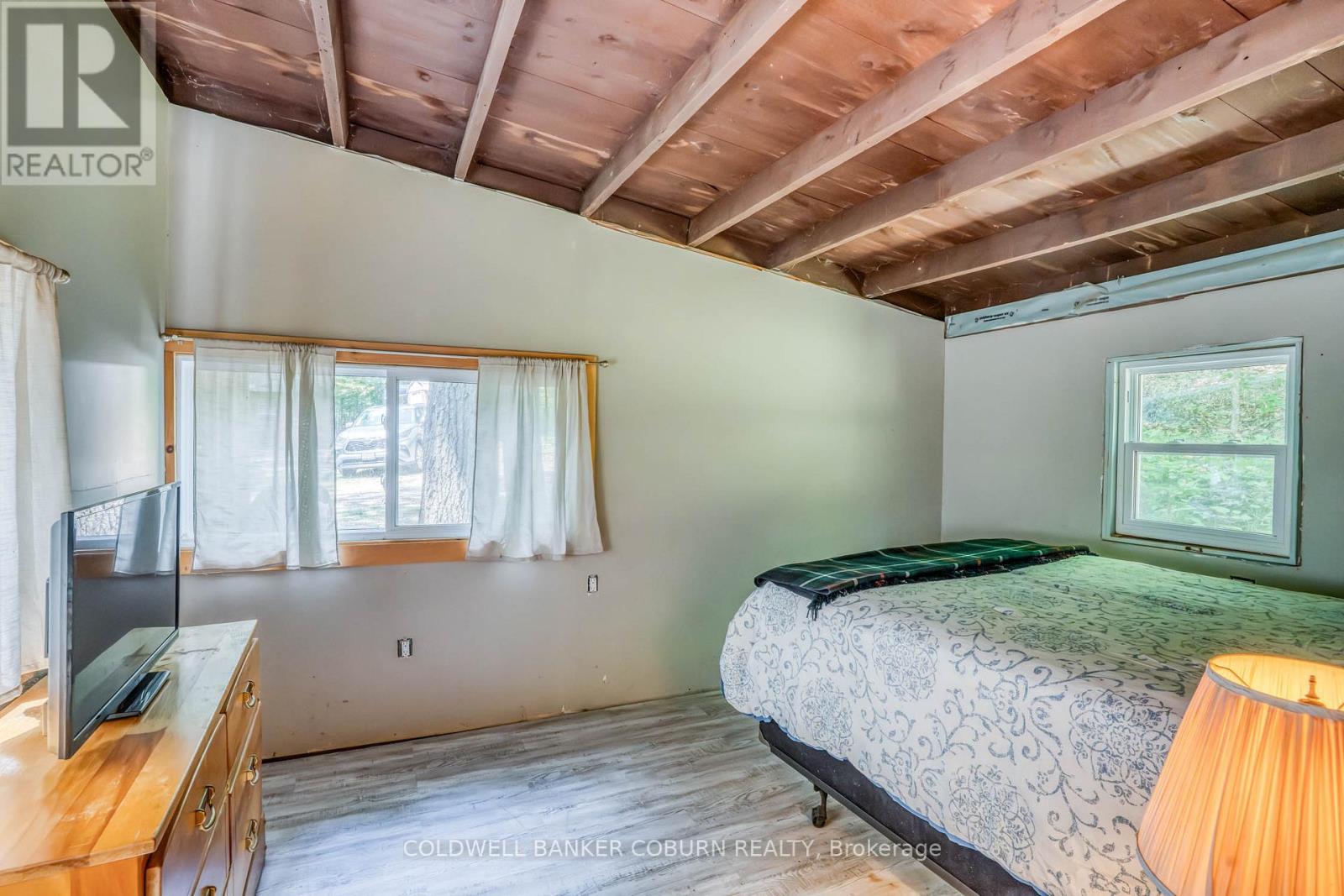 1015 OAK LANE N - Image 44