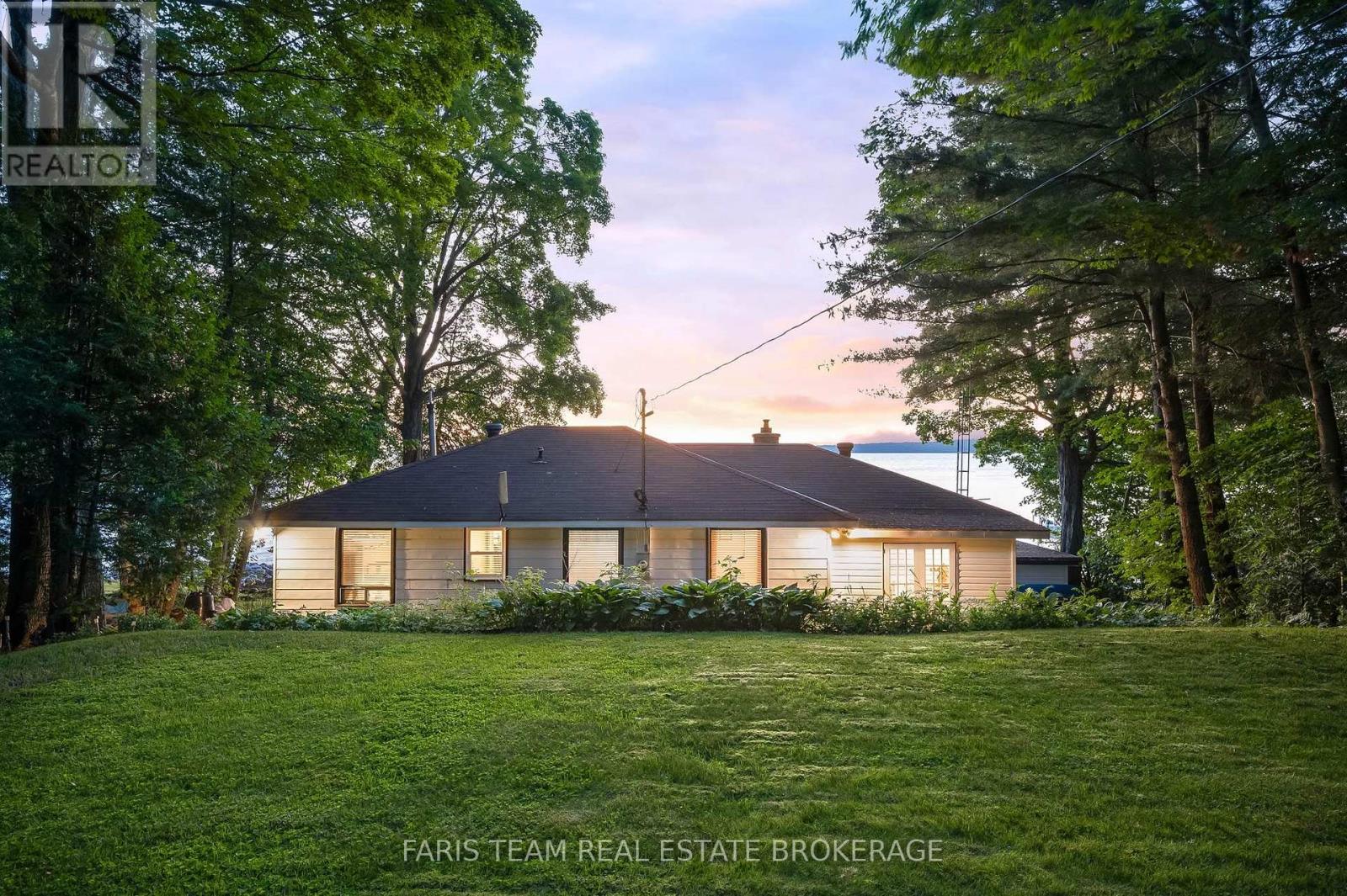 1697 CHAMPLAIN ROAD - 1