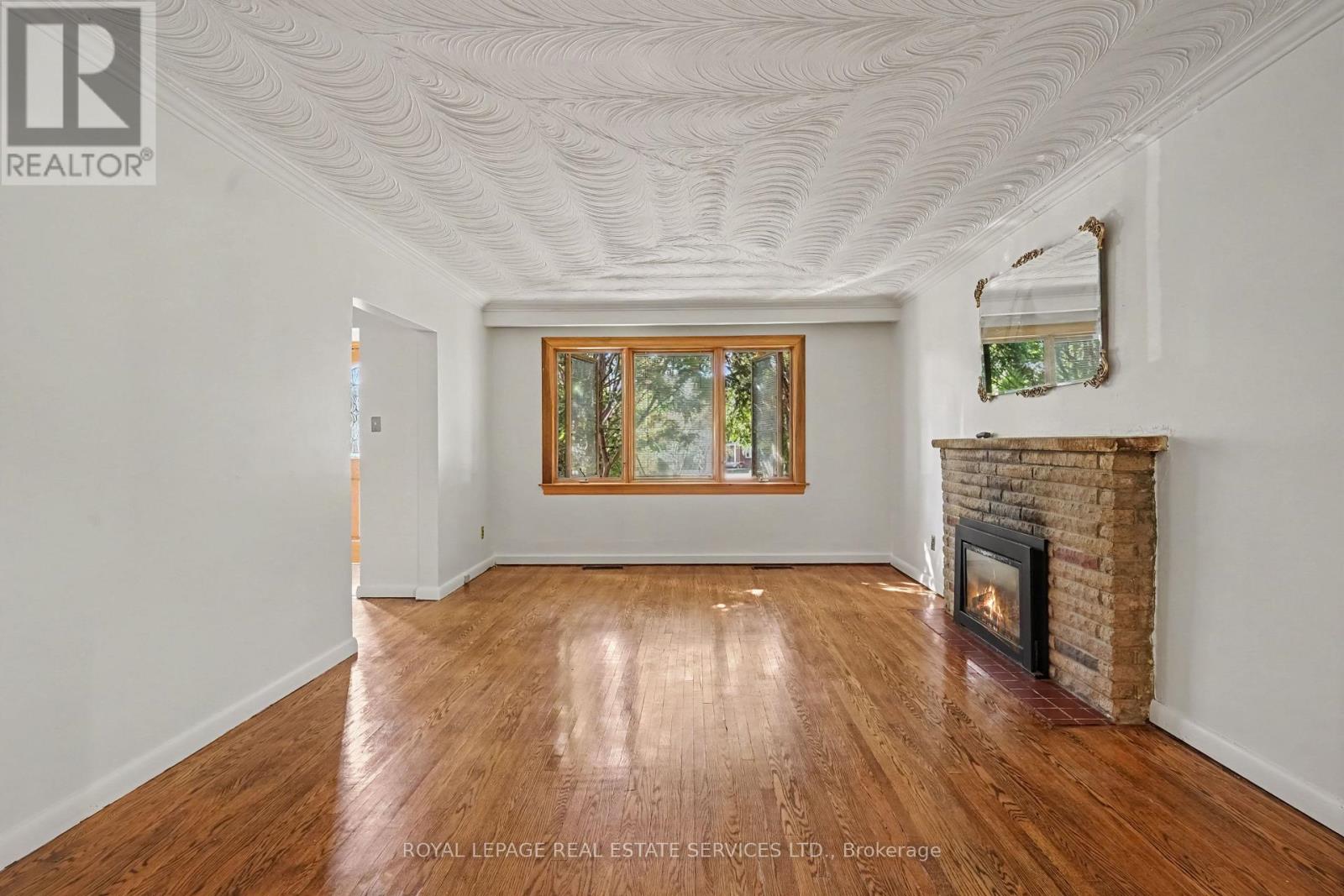 647 BURNHAMTHORPE ROAD - 10