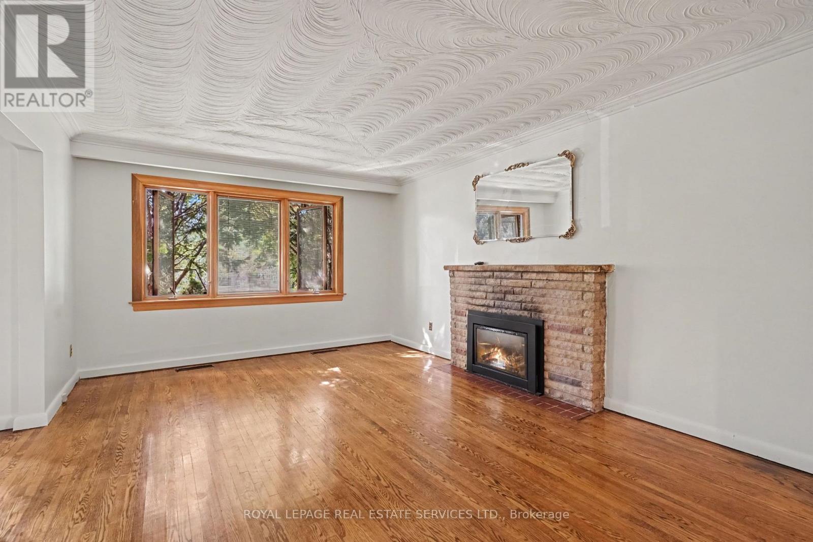 647 BURNHAMTHORPE ROAD - 11