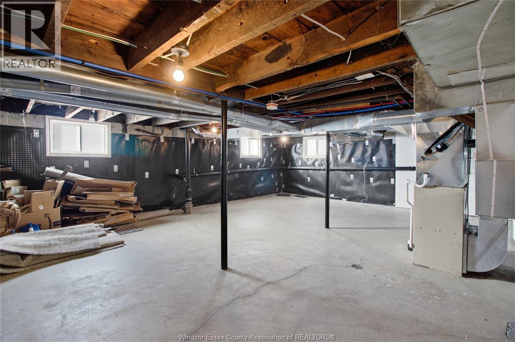 1597 PELISSIER STREET - 29