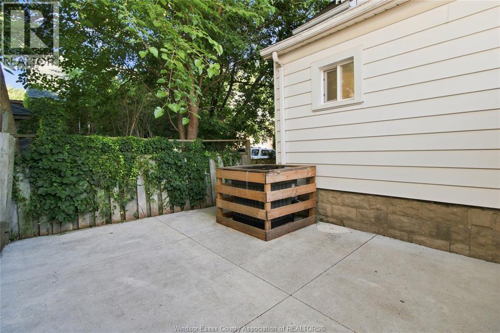 1597 PELISSIER STREET - 32