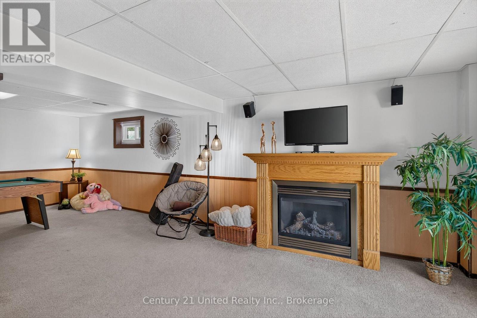 2121 MEADOWVIEW ROAD - Image 36