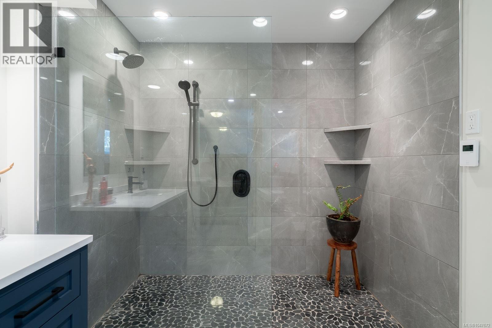 2373 Anderson Ave - Image 33