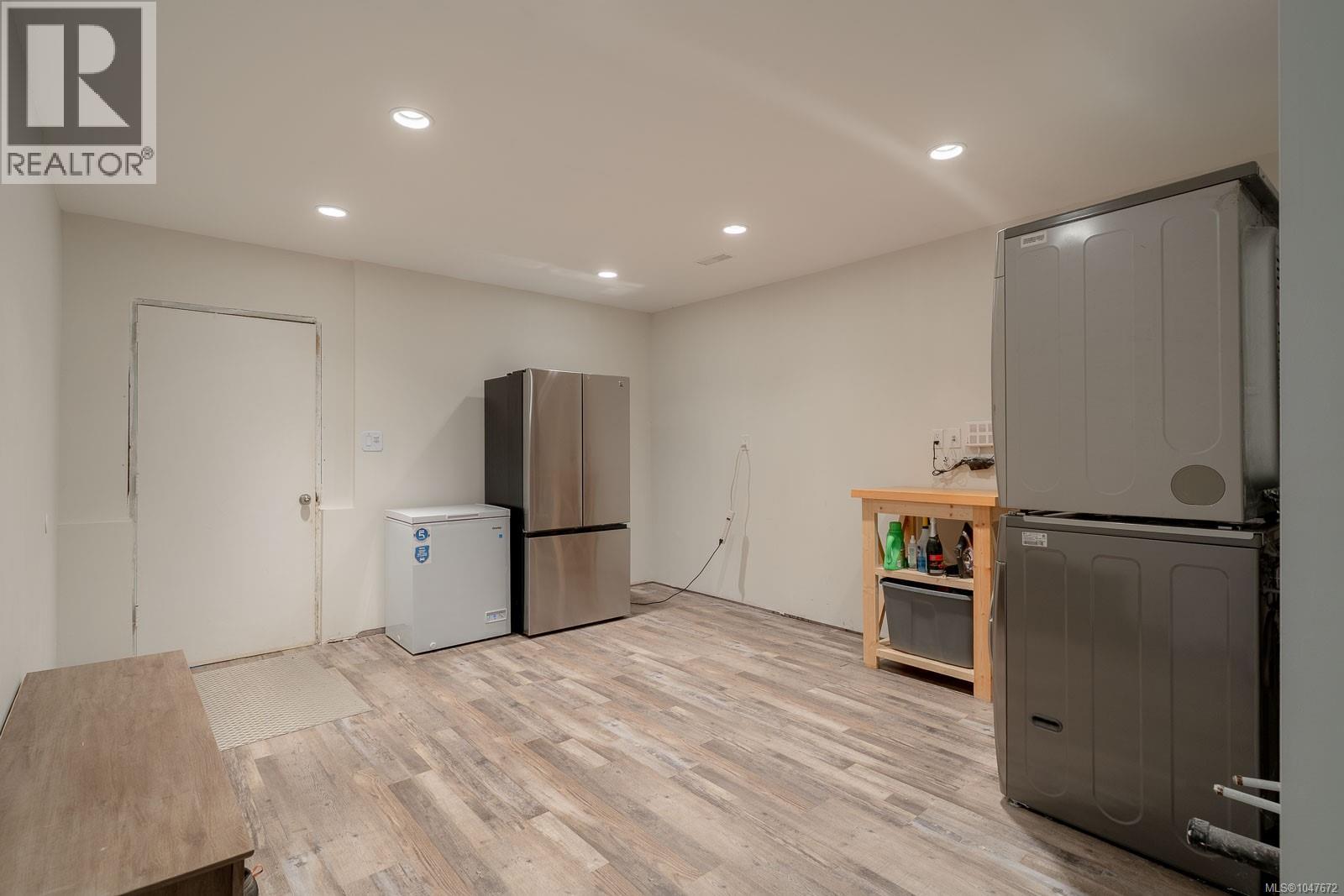 2373 Anderson Ave - Image 38