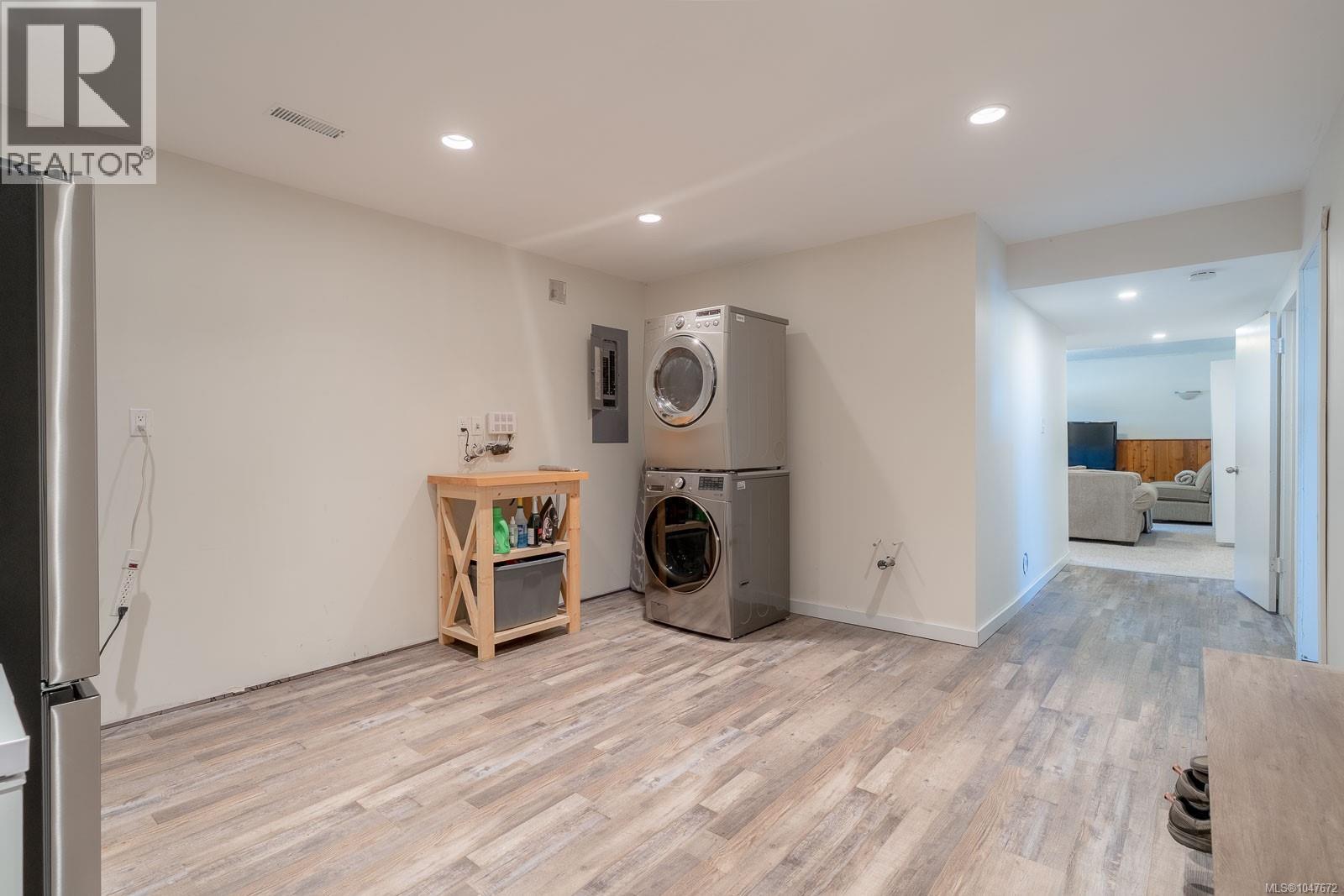2373 Anderson Ave - Image 39