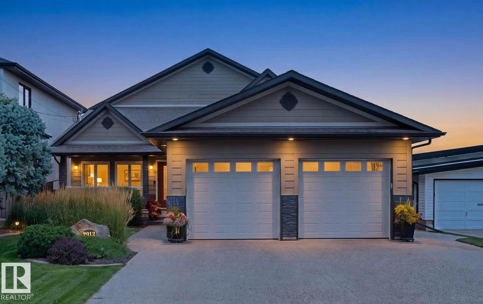 7912 ROWLAND RD NW, Edmonton, Alberta, T6A3W1