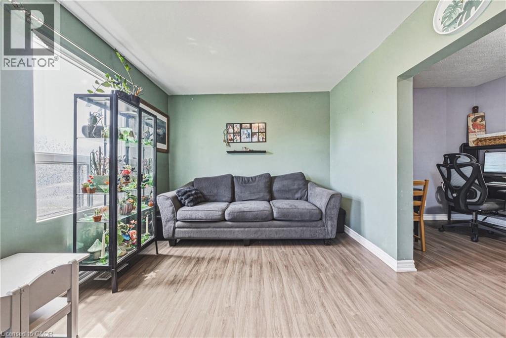 47 FRASER Avenue - 3
