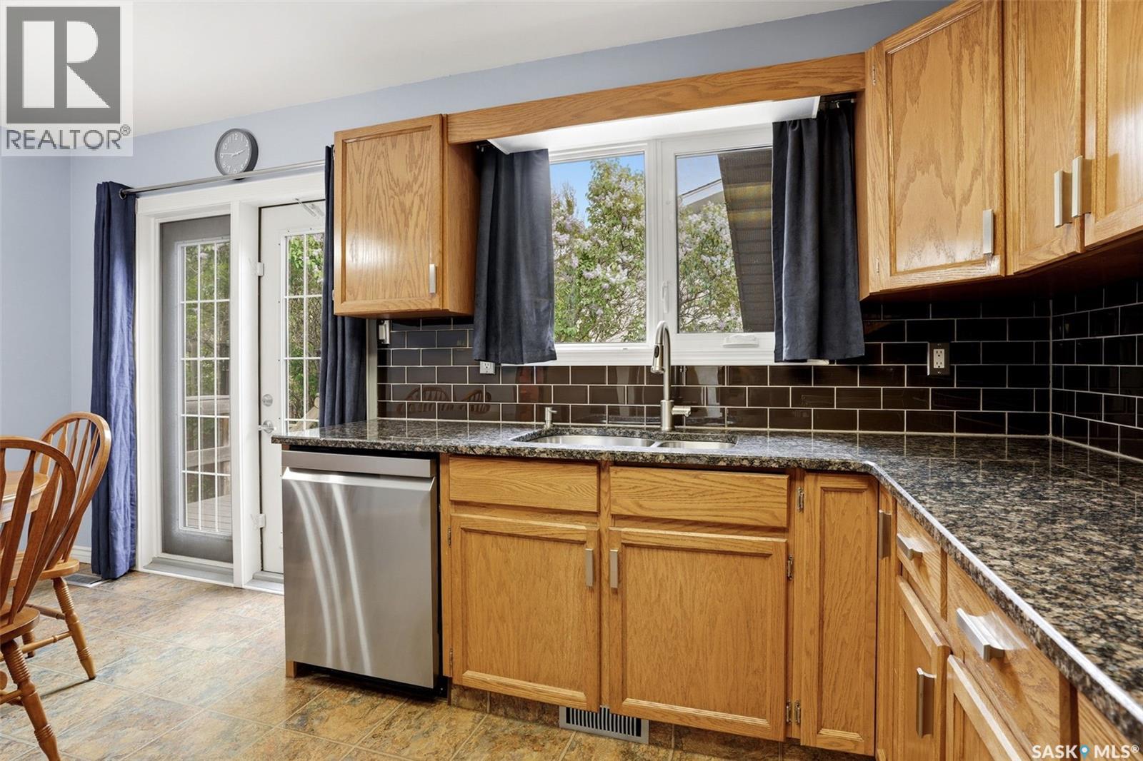 7122 Lawrence DRIVE - Image 10
