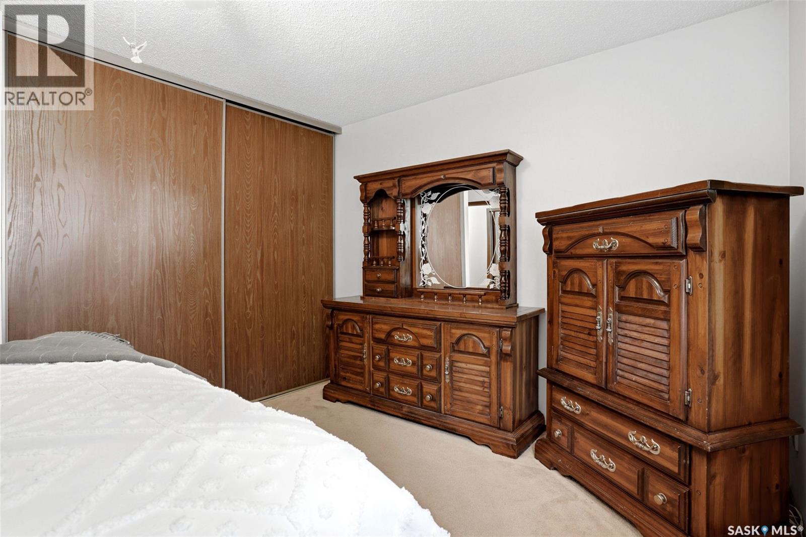 7122 Lawrence DRIVE - 14