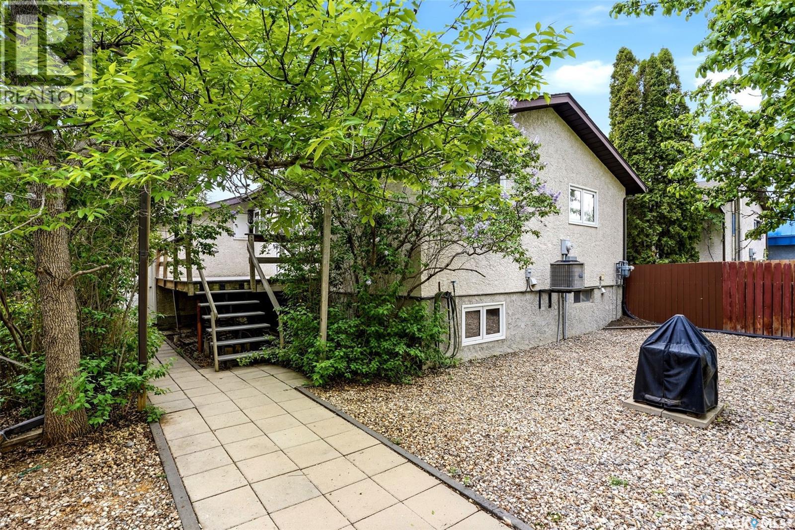 7122 Lawrence DRIVE - 36