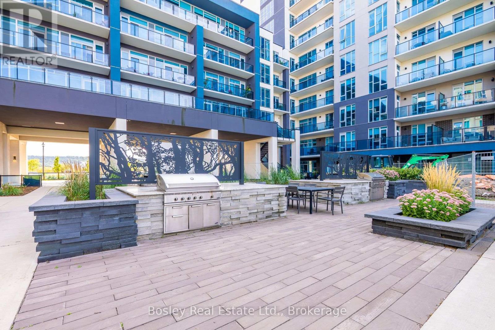 #550 16 CONCORD PLACE - 19