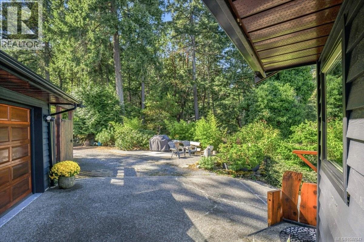 3141 Swallow Cres - Image 37