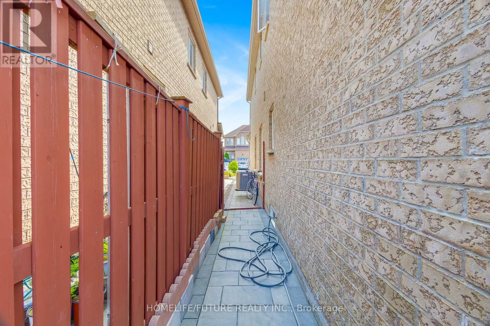 84 JACK MONKMAN CRESCENT - 44