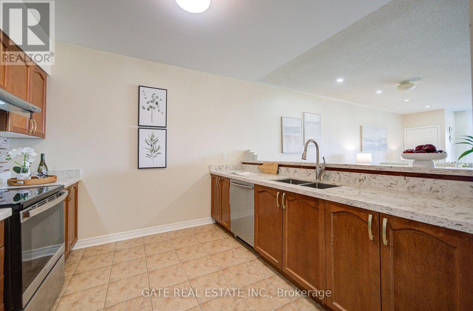 #307 7340 MARKHAM ROAD - 11