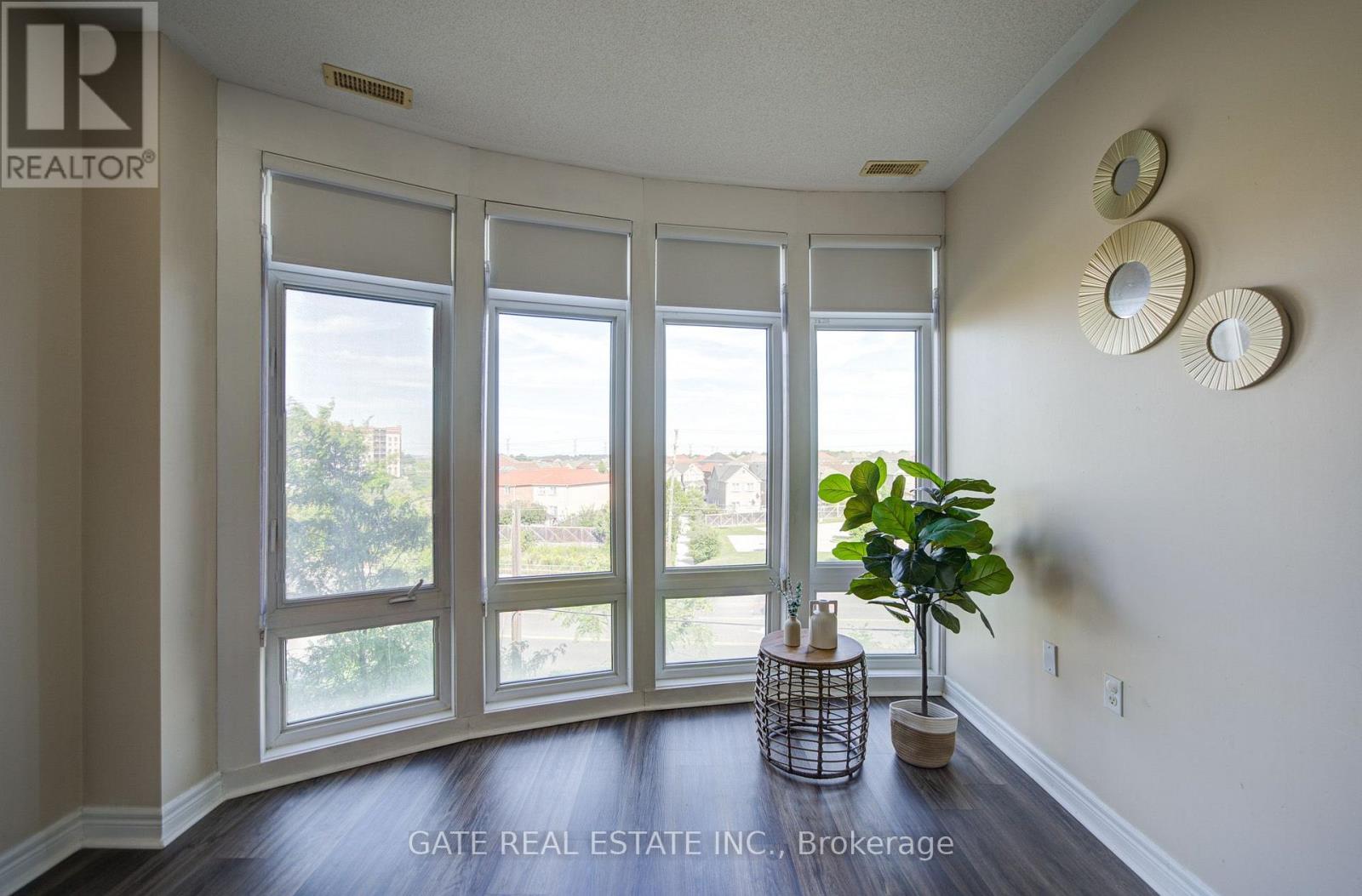 #307 7340 MARKHAM ROAD - 30