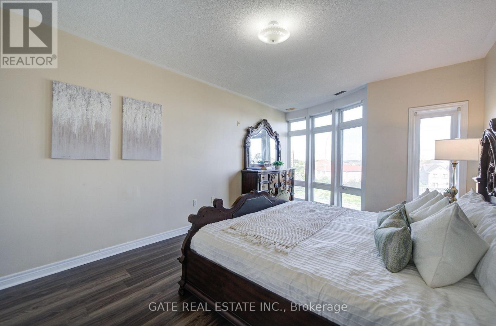 #307 7340 MARKHAM ROAD - 34