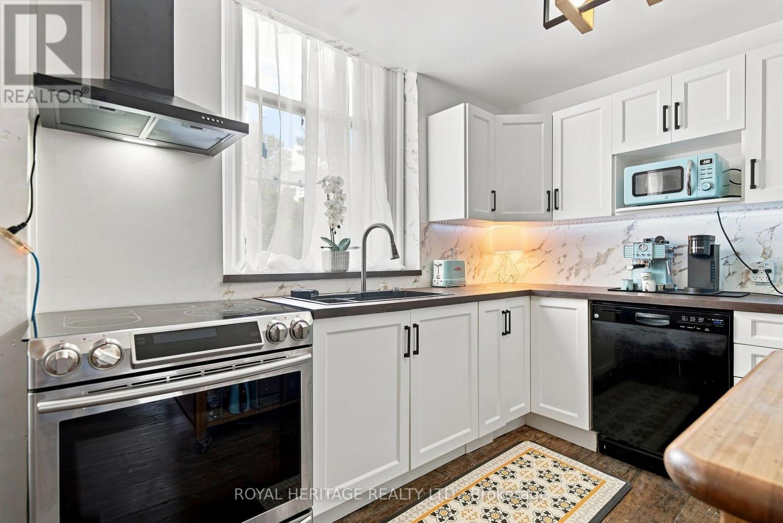 13 RICHMOND STREET E - Image 17