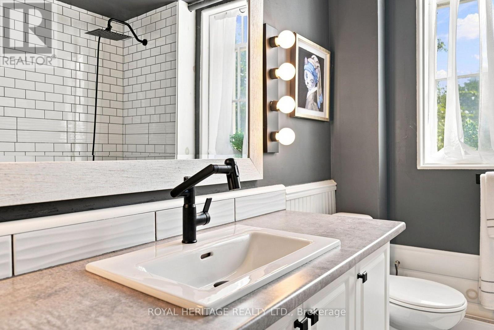 13 RICHMOND STREET E - Image 9