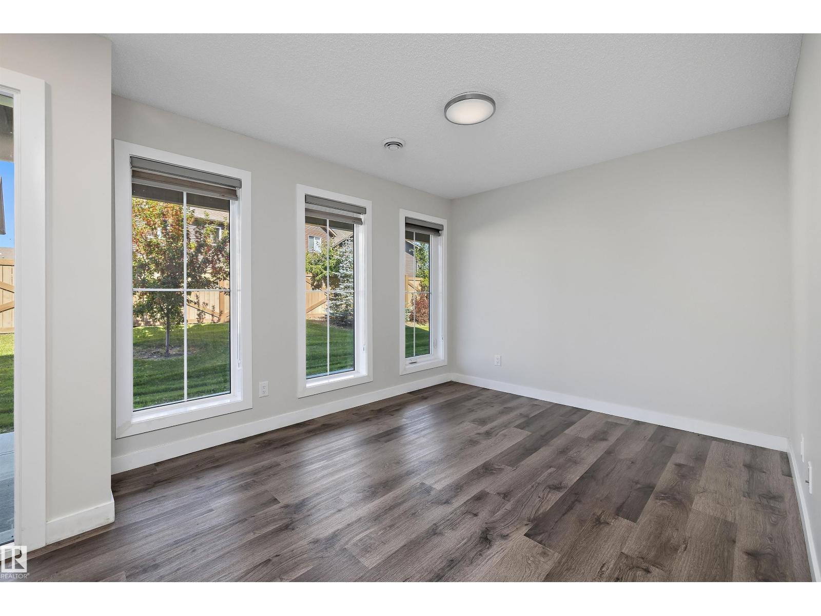 #28 1051 GRAYDON HILL BV SW - 5