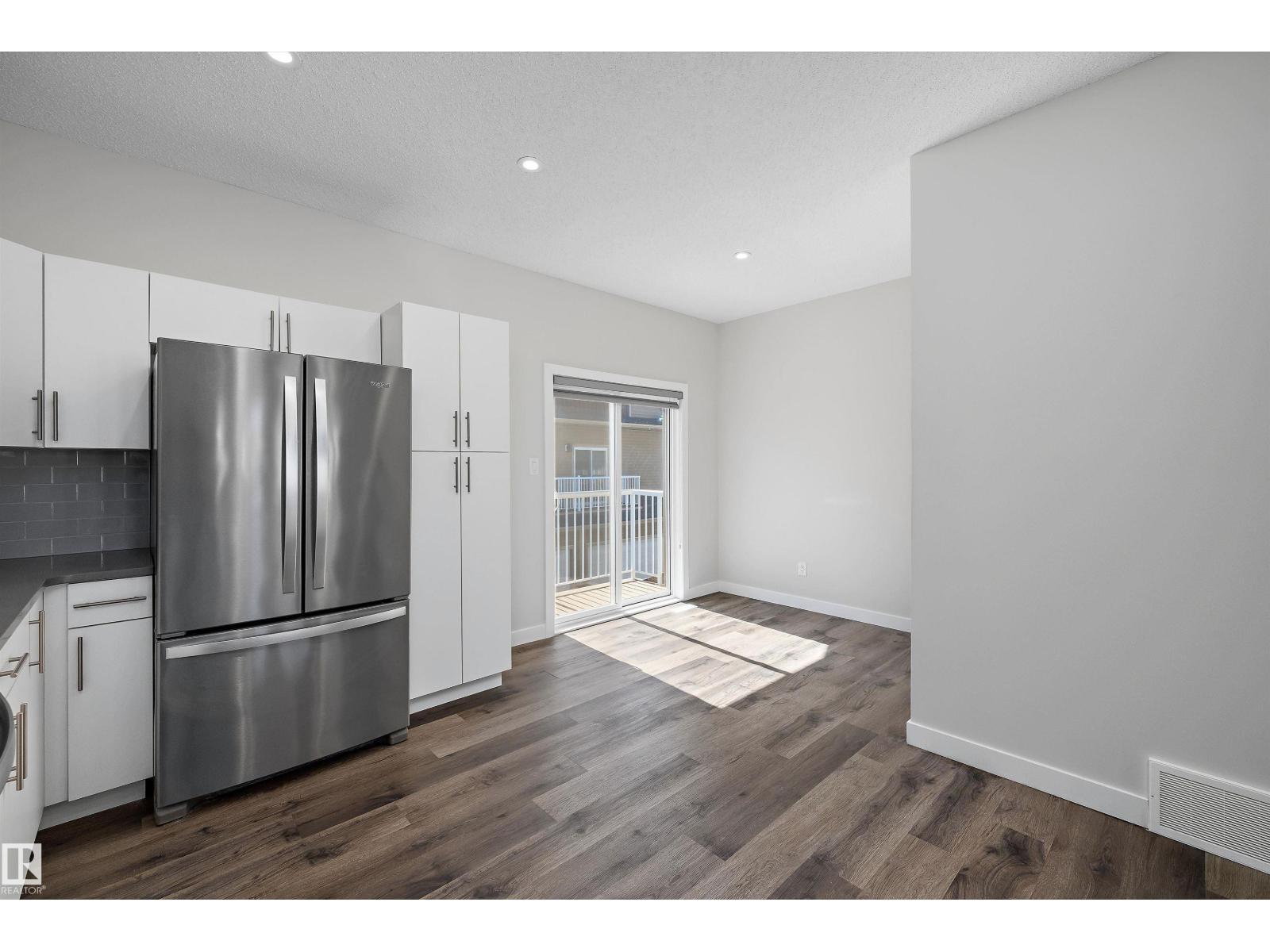 #28 1051 GRAYDON HILL BV SW - 17